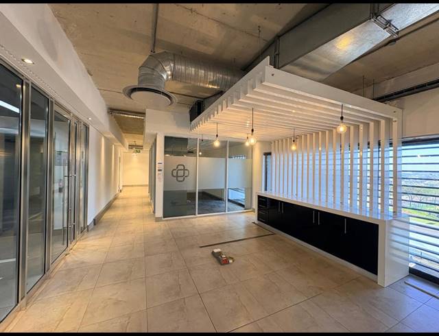 442M² OFFICE TO LET IN VORNA VALLEY